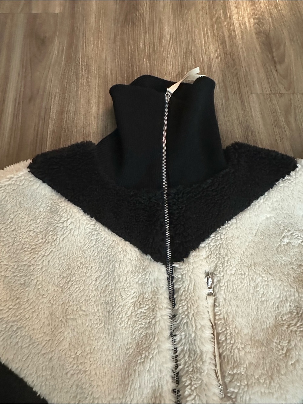 Varley Corson Sherpa Jacket - Black & Cream Chevron - Picture 10 of 13